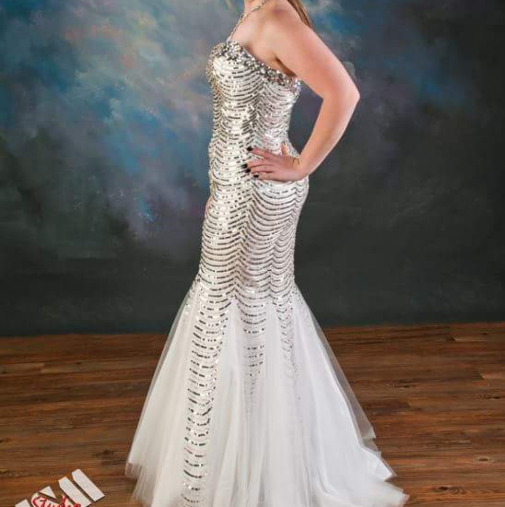 Sleeveless bedazzled white dress
